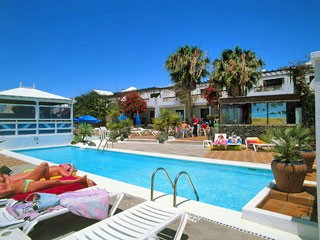 Los Tulipanes Apartments